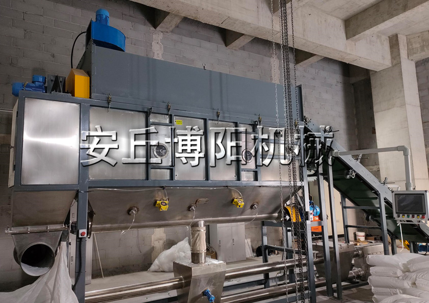 尿素顆粒自動(dòng)拆包機(jī)的特點(diǎn)是什么？