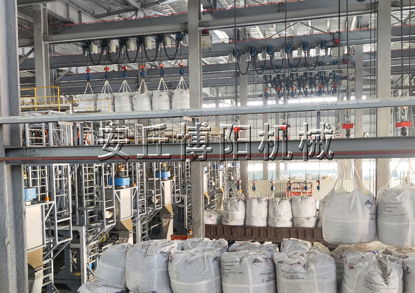 顆粒全自動(dòng)噸袋拆包機(jī)為什么備受粉料企業(yè)的喜愛？